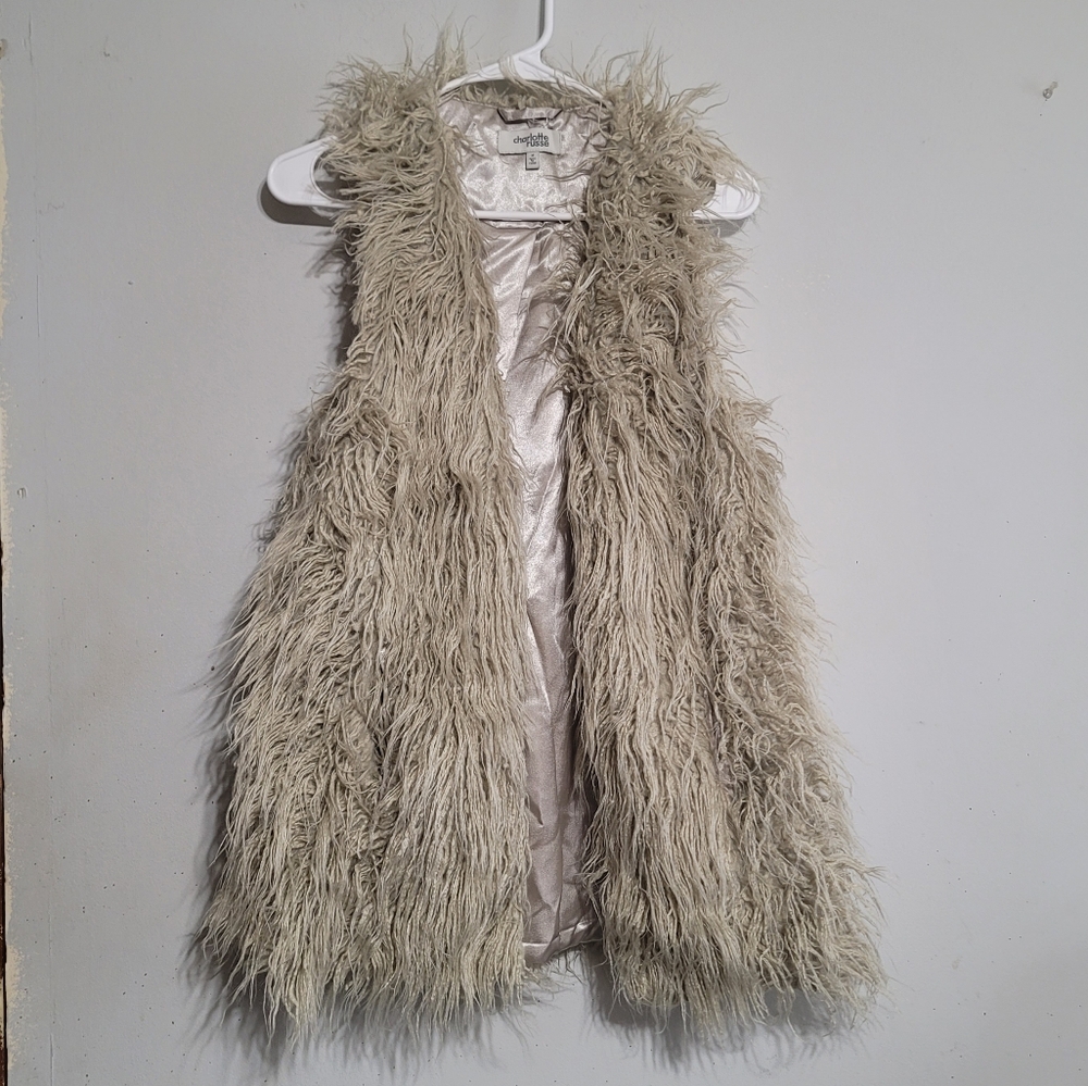 Charlotte Russe Shaggy Faux Fur Vest in Cream Medium